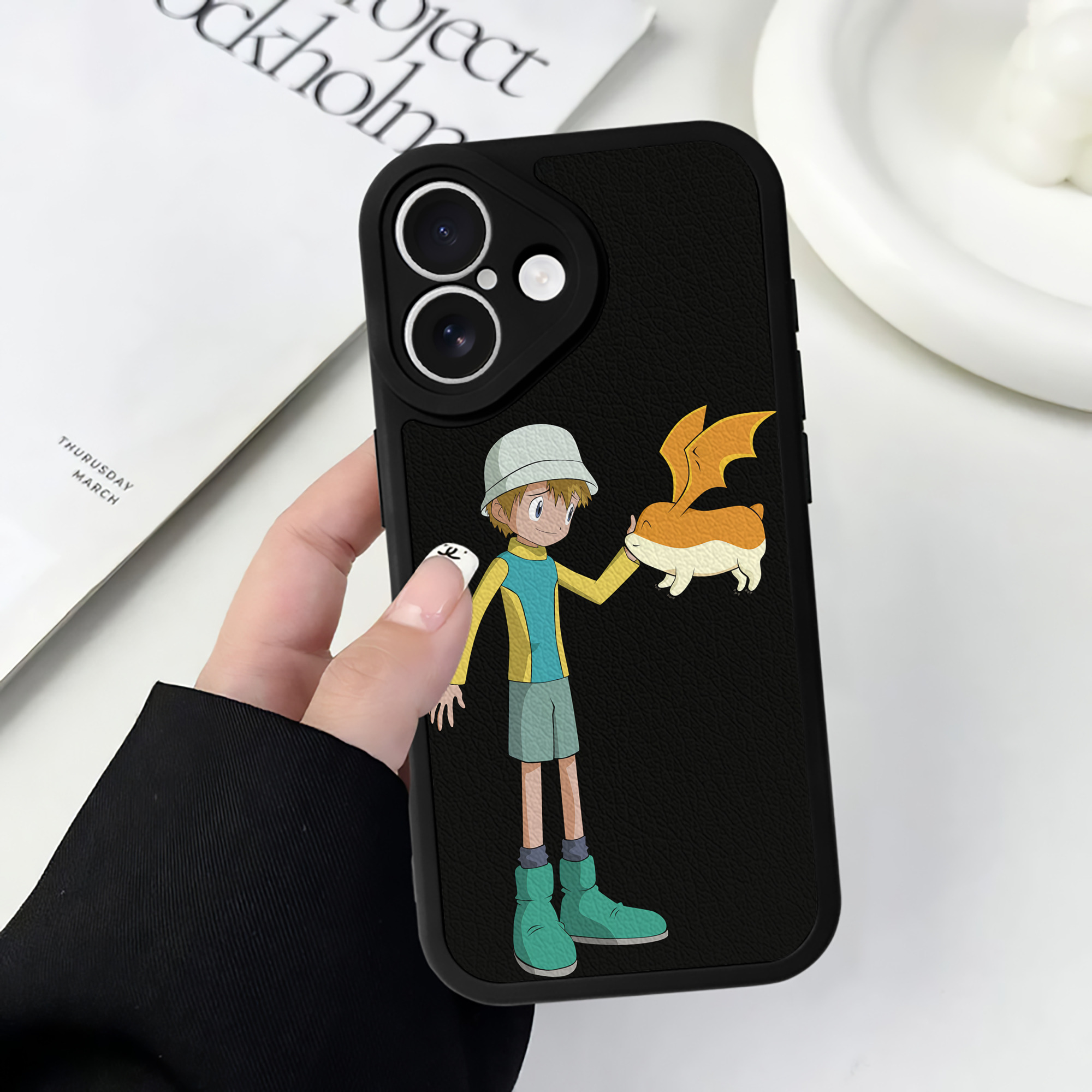 （画像用） Digimon デジタルモンスター/デジモン 【iPhone 16シリーズ対応】シリコンスマホケース（レザー調） 材質：シリコン